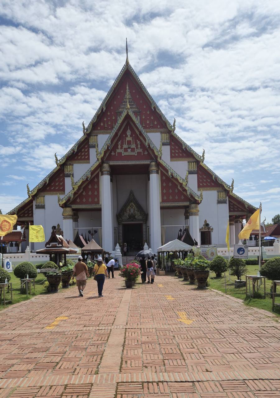 Templo budista em Ayutthaya, Tailândia, em 26 de junho de 2025. A antiga capital do Reino do Sião reúne alguns dos templos e construções históricas mais importantes do país. Foto: Ygor Lima.